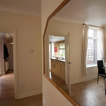 Brook House 아파트