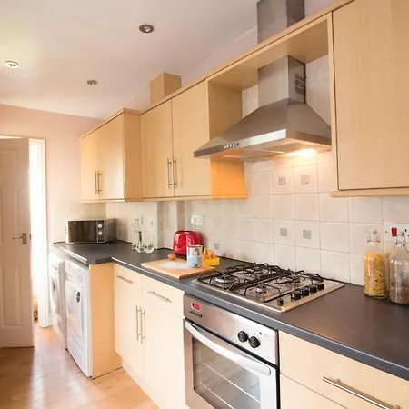 Brook House 아파트 셀비